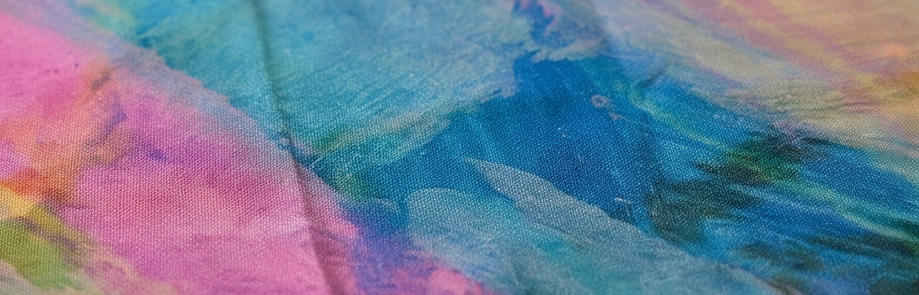 Abstract Pattern Table Runner – Poly Woven – 13x54 Inch | Qonshi